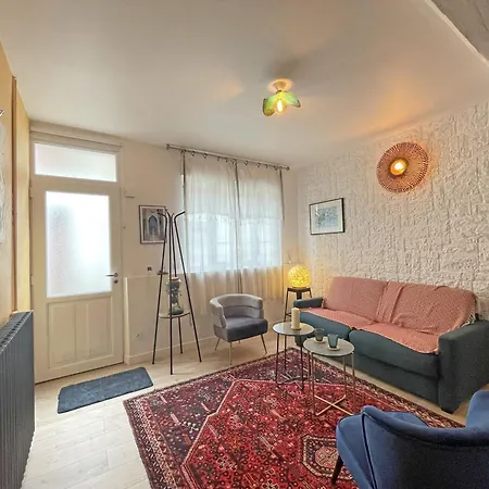 Charming Triplex House Heart Of Medieval Town 펜션 *